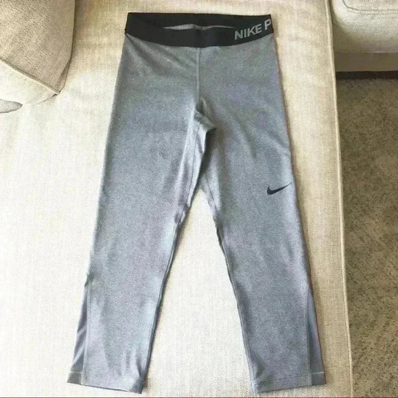Nike Women's Training Capri Leggings - Picture 1 of 4